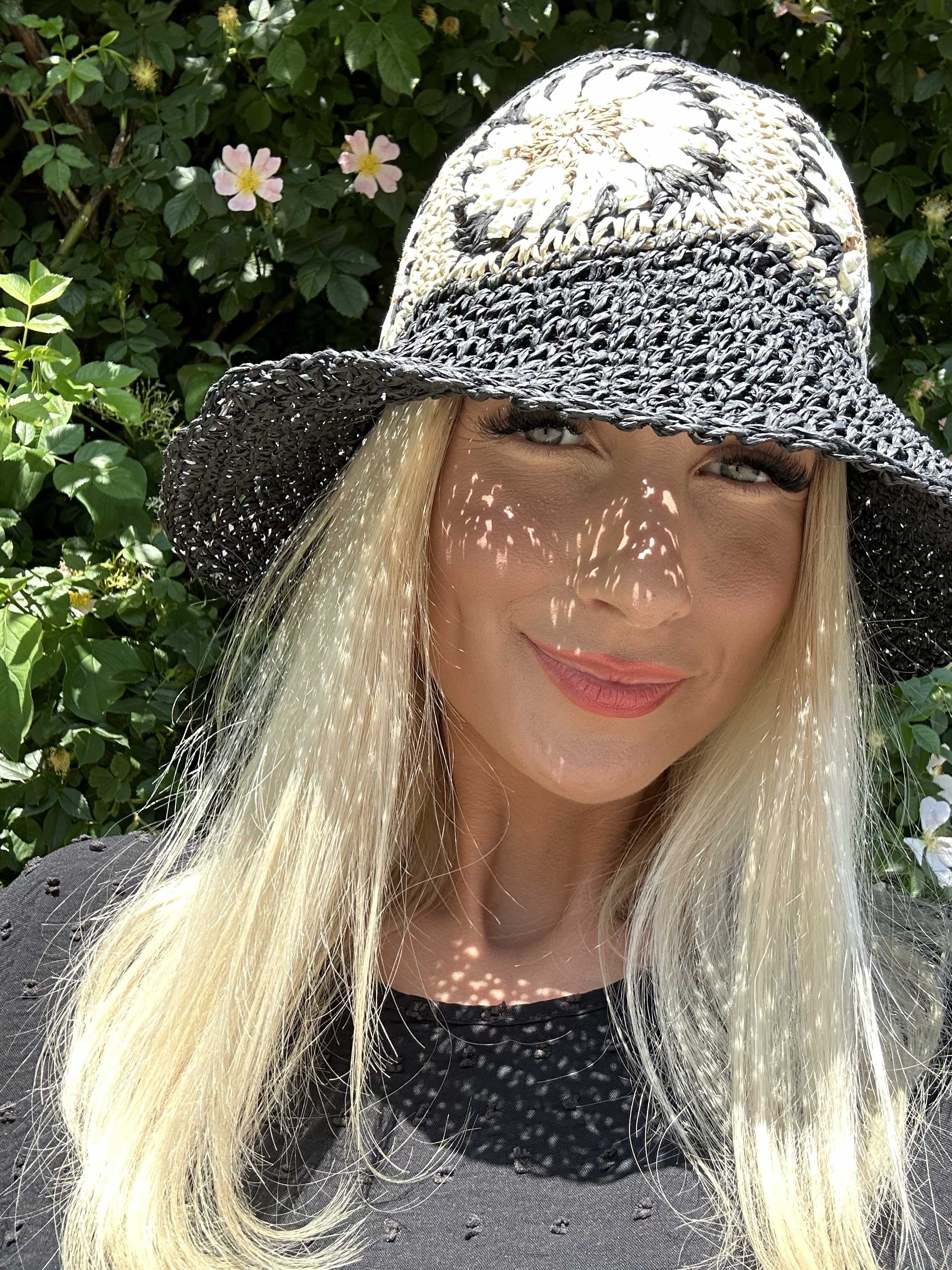 Sol - Söt sommarhatt med blommigt mönster